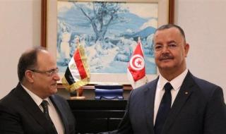 رئيس هيئة الدواء المصرية يلتقي وزير الصحة التونسي