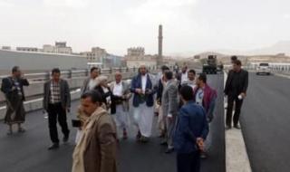 أخبار اليمن : عُباد يطلع على تنفيذ الأعمال الاسفلتية بجسر النصر