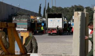 العالم اليوم - الجيش الإسرائيلي يغلق معبر كرم أبو سالم بعد قصفه بالصواريخ