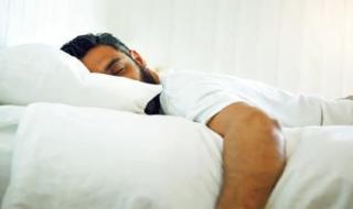 3 طرق سيئة للنوم قد تقتلنا ببطء