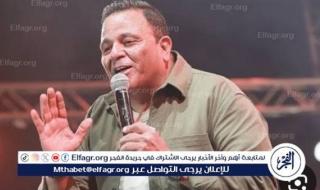 في أول ظهور له بعد أزمته الصحية.. محمد فؤاد بنظارة سوداء في حفل ديسكو 90