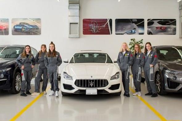 فريق فتيات مدرسة دوايت دبي للفورمولا 1 يزور مركز خدمات مازيراتي التابع لشركة الطاير للسيارات