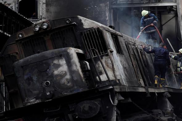 صورة سيلفي أمام القطار المتفحم تثير غضب المصريين