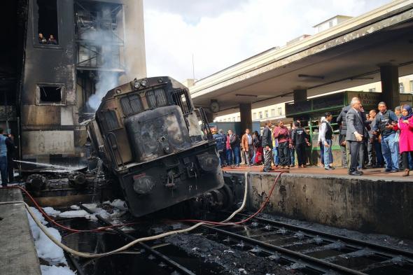 ما حقيقة فرق توقيت حادث قطار محطة مصر وشجار السائقين؟ (صور)