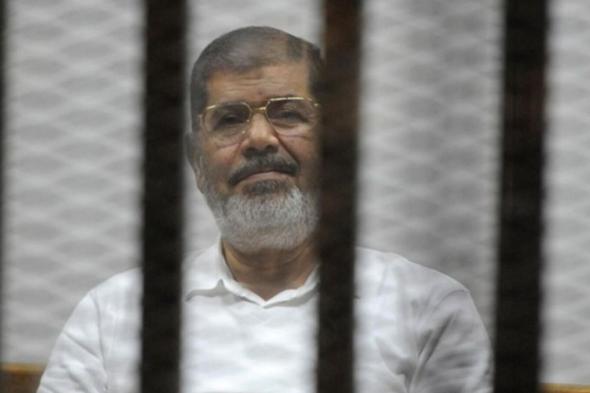 مصادر: بدء مراسم دفن جثمان محمد مرسي
