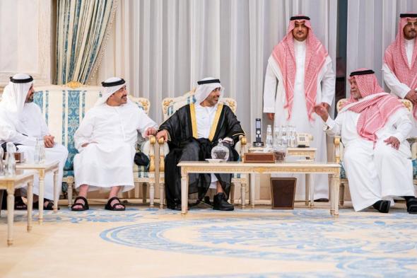 وفد من شيوخ الإمارات يعزي الأمير السعودي بندر بن سلطان بوفاة والدته