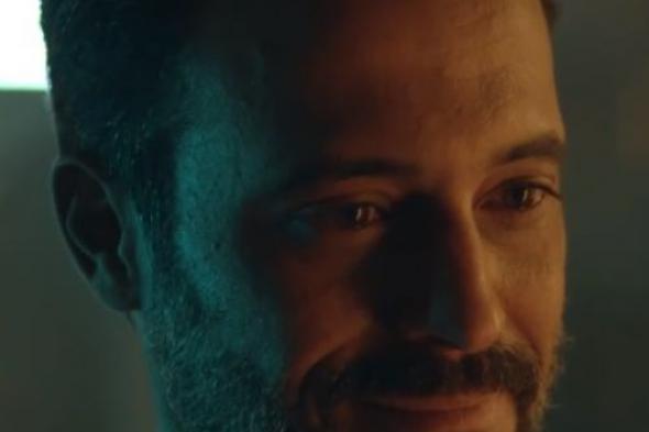 عمرو عبد الجليل يصنع روبوت شخصية يوسف الشريف في الحلقة 3 من  مسلسل "النهاية"