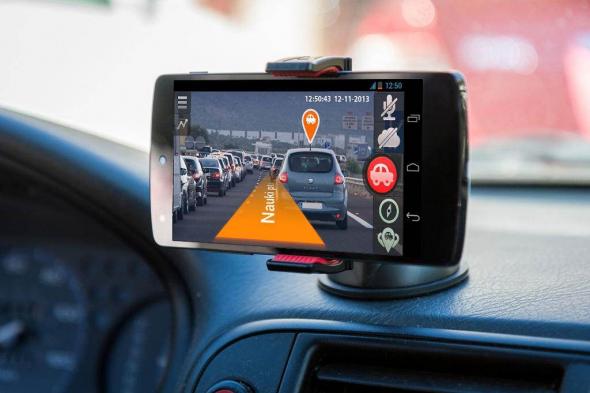 تطبيق تسجيل الطريق بالهاتف أثناء السياقة بالسيارة