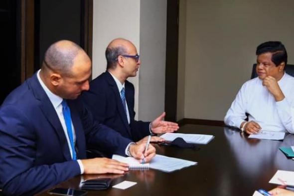 السفير المصري في كولومبو يبحث تعزيز العلاقات الاقتصادية مع وزير التجارة السريلانكي...