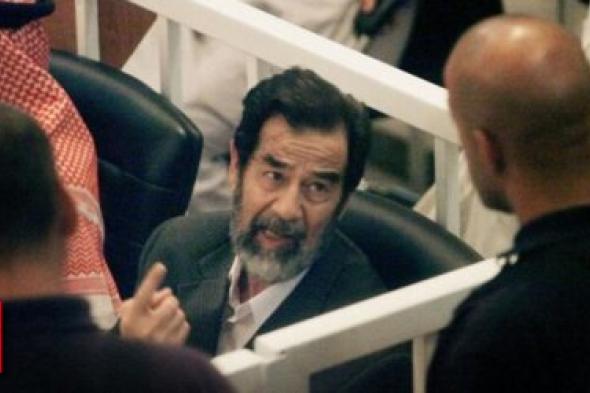 مجلة أمريكية تفاجئ الجميع وتكشف أسرار مثيرة: هذا هو الشخص الذي صفع صدام حسين لحظة القبض عليه.. والطفل الذي كشف للأمريكيين مخبأه والكنز الضخم الذي أوصلهم إليه (الاسم)