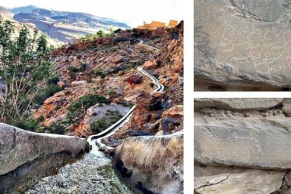نقش صخري يوثق تاريخ شق فلج مدروج بالرستاق يعود لسنة ٧٦٧ هجرية