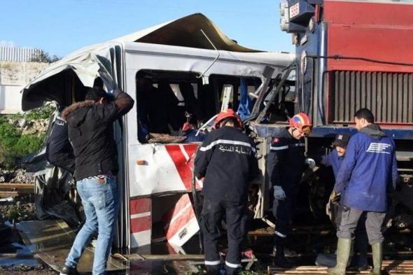 فيديو.. إصابة العشرات في تصادم قطارين جنوبي تونس
