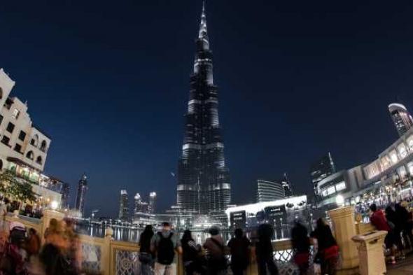 شاهد صاعقة رعدية تضرب قمة برج خليفة فى دبى (فيديو)