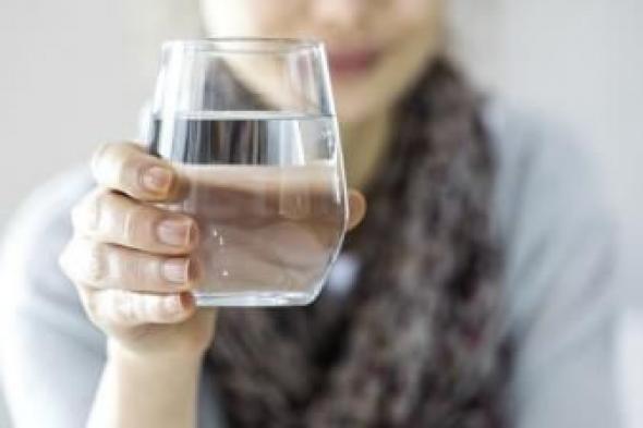 أخبار اليمن : ماذا يفعل شرب الماء على معدة فارغة في جسمك؟