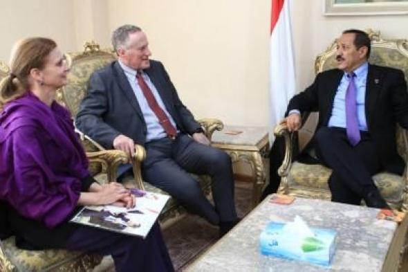 أخبار اليمن : شرف يلتقي رئيس بعثة الأمم المتحدة لاتفاق الحديدة