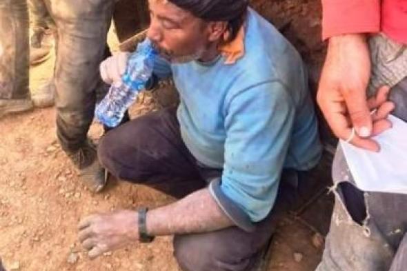 أخبار اليمن : العم على الصحراوى .. قاهر التربة وبطل حفريات إنقاذ الطفل ريان