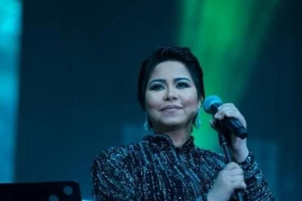 شيرين تهدي الرئيس السيسي أغنية ”أنت عمري” في حفلها بأبو ظبي