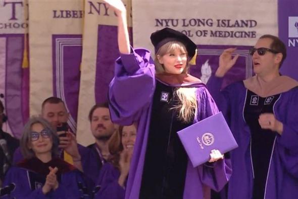 تايلور سويفت تتصدر التريند العالمي بعد حصولها على الدكتوراه من جامعة نيويورك (صور وفيديو)