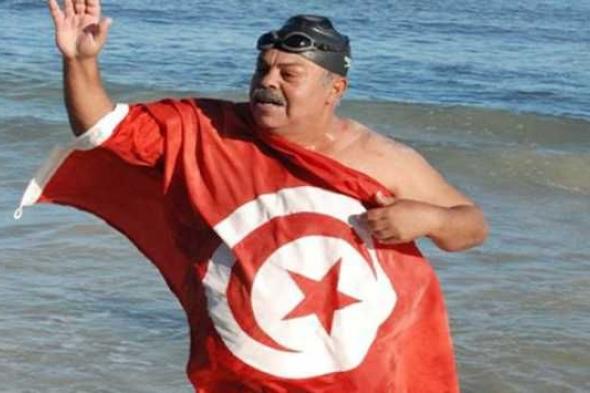 من إيطاليا لتونس.. سباح عمره 69 عامًا يقطع مسافة 155 كيلو مترًا دون توقف