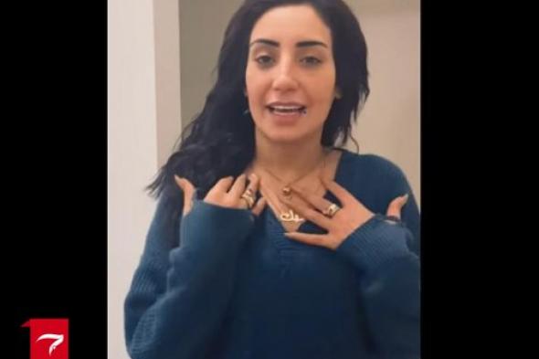 بالفيديو| المطربة دينا المصري تحاول الانتحار في بث مباشر.. “هتخلص من حياتي أمامكم وبكرهكم”