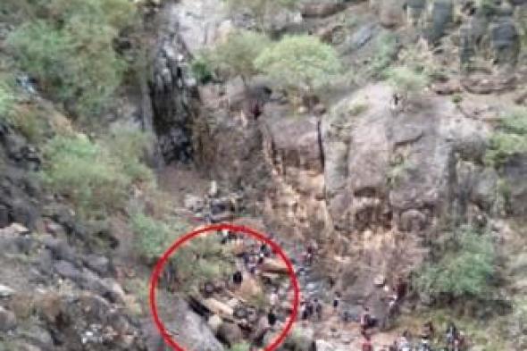 أخبار اليمن : وفاة 5 وإصابة آخرين في انزلاق سيارة من منحدر جبلي / صورة
