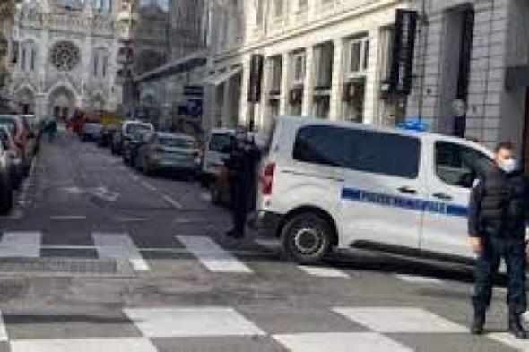 روسيا اليوم: ملثمون يهاجمون مركزا للشرطة فى ضواحى باريس بالمولوتوف