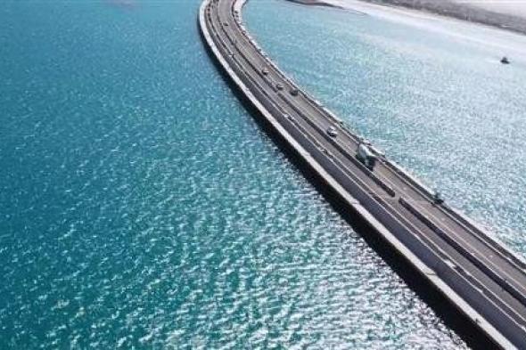 السعودية تذهل العالم .. افتتاح اطول جسر مائي في المملكة ولا يحتاج الزوار اليه تأشيرة دخول ..(صورة)