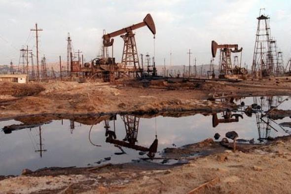 أسعار النفط تهبط وسط مخاوف من وقوع أزمة مالية جديدة