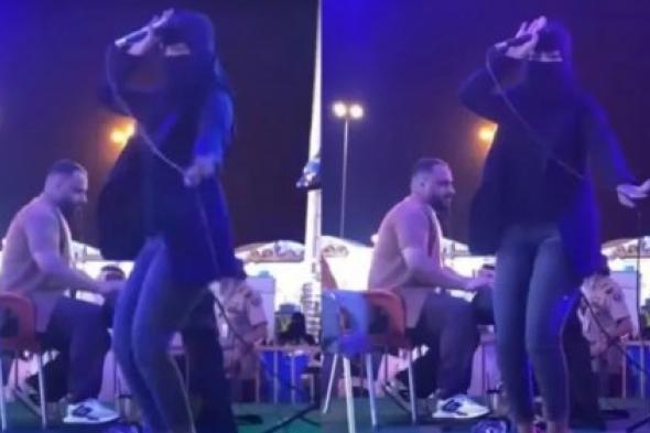 سعودية ترقص وتغني بالنقاب والملابس الضيقة والسعوديون غاضبون