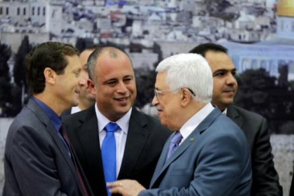 رئيس الاحتلال يهنئ عباس بعيد الأضحى ويؤكد ضرورة "إحباط إرهاب الفلسطينيين"