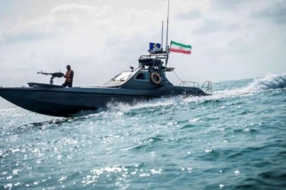 إيران تحتجز سفينتين بتهمة تهريب وقود .. تفاصيل