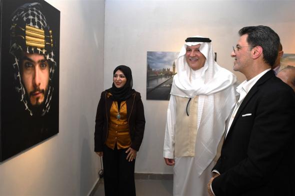 سفير المملكة بالقاهرة يفتتح المعرض الدولي للفنان السعودي طارق خوجة