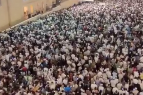 آلاف المستوطنين يصلون حائط البراق للاحتفال والصلاة