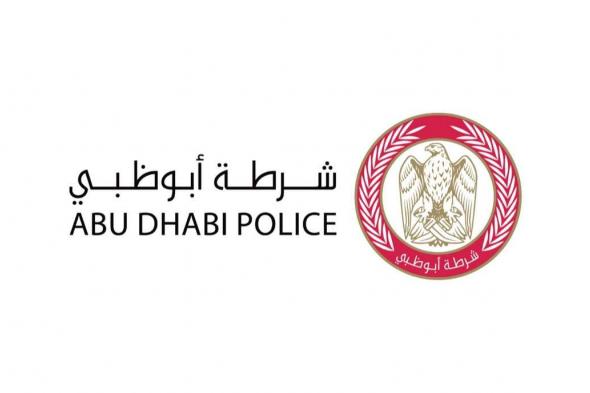 شرطة أبو ظبي تصدر تنبيهاً للسائقين بسبب الغبار والأتربة