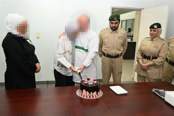 شرطة دبي تجمع نزيلاً بابنته بعد 6 سنوات من الفراق