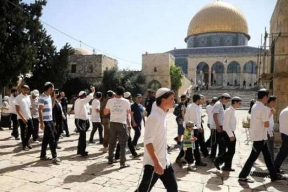 مستوطنون يقتحمون باحات المسجد الأقصى احتفالا برأس السنة العبرية