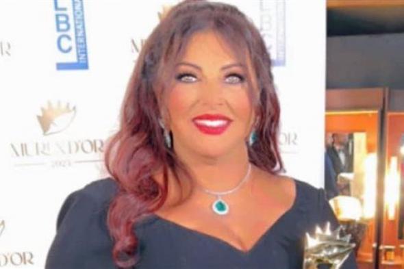 هالة صدقي تتسلم جائزة أفضل ممثلة عربية في بيروت