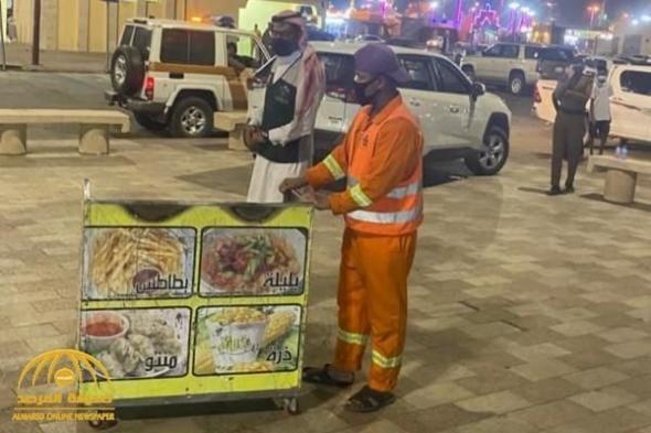 مقيمة في السعودية تتجول بعربة لبيع البطاطس.. وعند مداهمة دورات المياه كانت المفاجأة!(اتفرج)