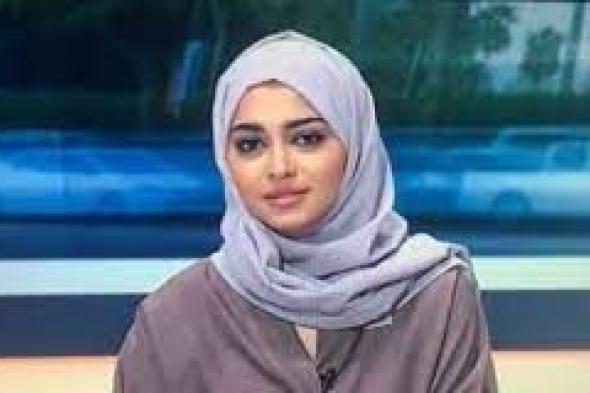 اتفرج الصدمة ..مذيعة سعودية على قناة MBC تستضيف شابا وسيما في برنامجها لتعلن ارتباطها به