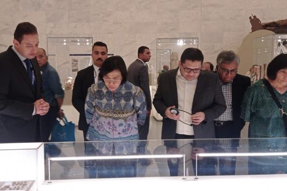 أدميرال حلف شمال الأطلسي ووزيرة مالية أندونيسيا يزوران المتحف القومي للحضارة المصرية