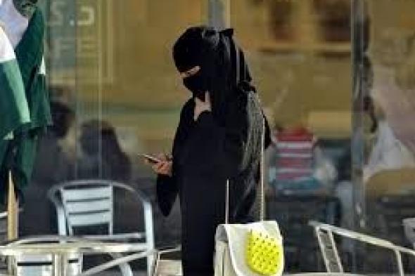 بسبب صورة رأتها في منزل صديقتها سعودية تطلب الطلاق من زوجها لن تصدق ما رأت !!
