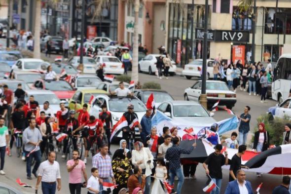 مسيرة حاشدة ببورسعيد تتطالب الرئيس السيسى للترشح وللاحتفال بنصر أكتوبر