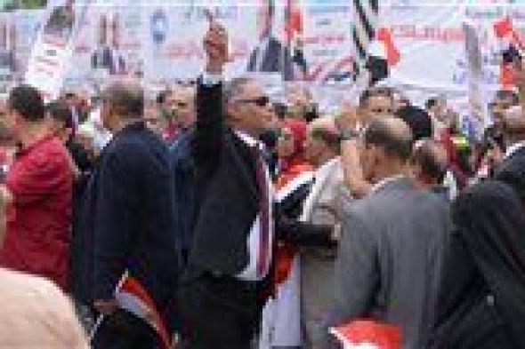 وصول مسيرة حاشدة بالأعلام لميدان الجلاء بالدقي لدعم الرئيس السيسي للترشح
