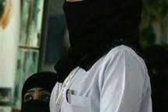 طبيبة سعودية يتجسس عليها اخوها في مكان شغلها فأكتشف سر خطير جعلهُ ينهار على الفور