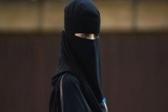 فتاة سعودية تكسر تقاليد المجتمع وتقوم بعمل هذا الأمر الجريئ أمام الجميع.. لن تصدقوا ماذا فعلت!!