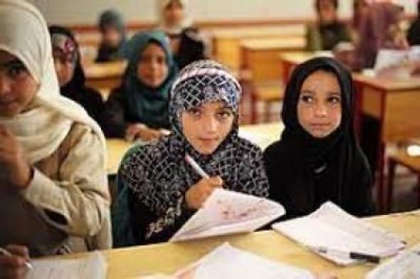 أخبار اليمن : منظمة: تضرر 196 ألف معلم ومعلمة في اليمن جراء انقطاع رواتبهم