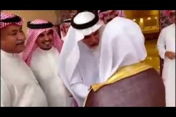 شاب يستقبل ولد عمه عندما رفضو اهله يستقبلونه .. لكن مافعله الآخر معه لا يصدق ؟ تفاصيل واقعة هزت السعودية