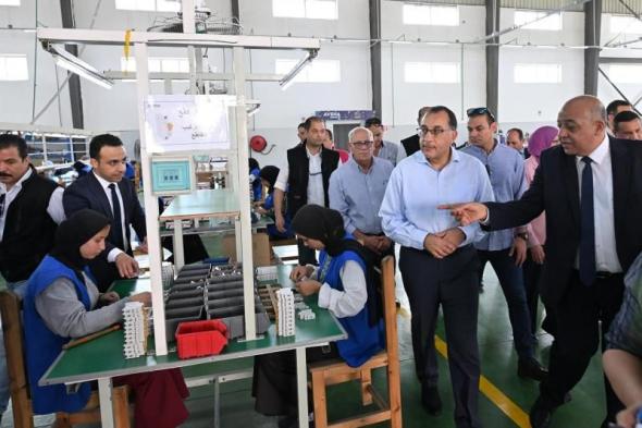 رئيس الوزراء يتفقد مصنع شركة بورسعيد للصناعات الكهربائية ”أفينا”
