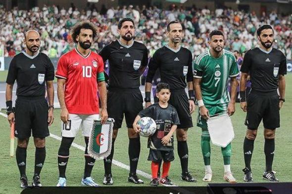 حقيقة صورة محمد صلاح بعلم فلسطين بعد انتهاء مباراة مصر والجزائر؟