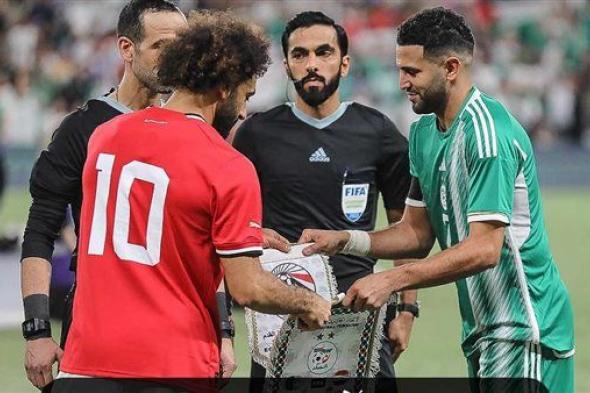 منتخب مصر يتعادل بعشرة لاعبين أمام الجزائر وديا في مواجهة مثيرة بالإمارات